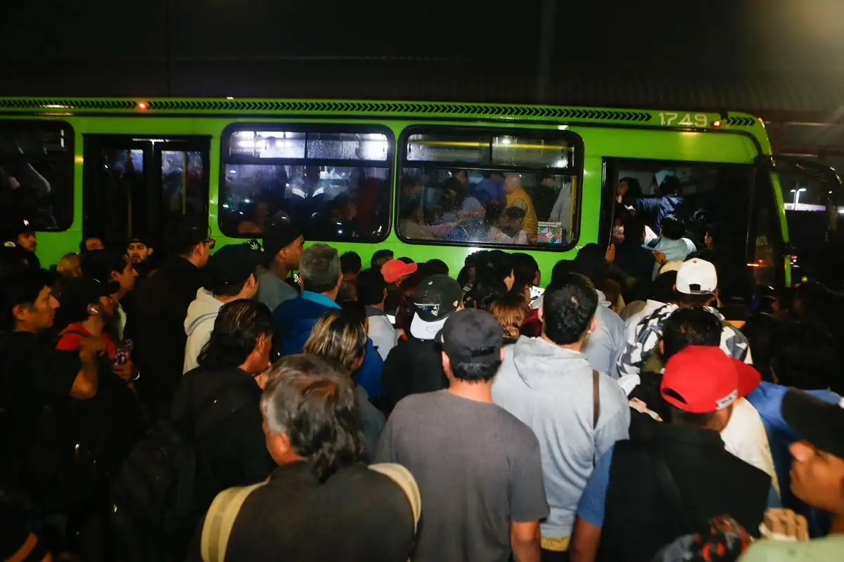 Los autobuses de RTP se vieron superados por el flujo de usuarios durante la suspensión del servicio de  la línea A del Metro. 