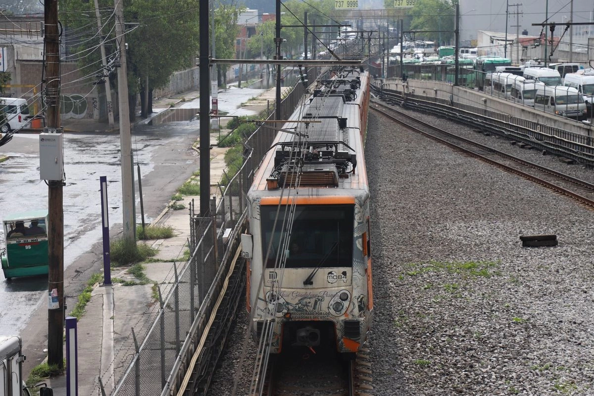 El Metro reanudó el servicio en las estaciones Los Reyes y La Paz después de realizar pruebas de energización en la zona de vías de la Línea A, que corre de Pantitlán a La Paz.