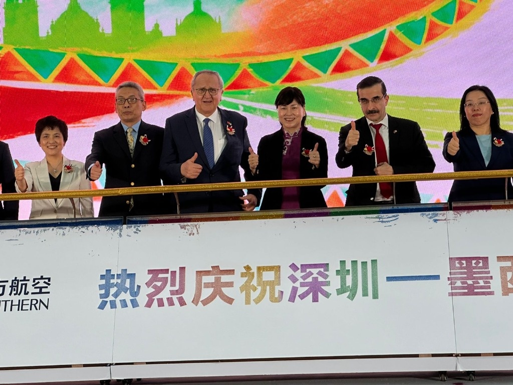 Chinese language airline reactivates direct flights to Mexico