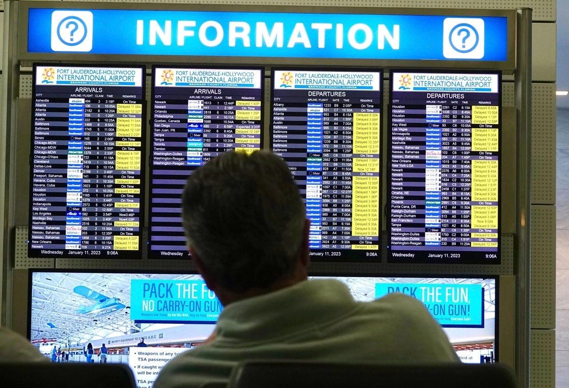 Un fallo informático en la Administración Federal de Aviación paralizó los vuelos en todo EU, cientos fueron demorados, y otros cancelados. La imagen, en el aeropuerto de Fort Lauderdale, el 11 de enero de 2023. Foto Ap 