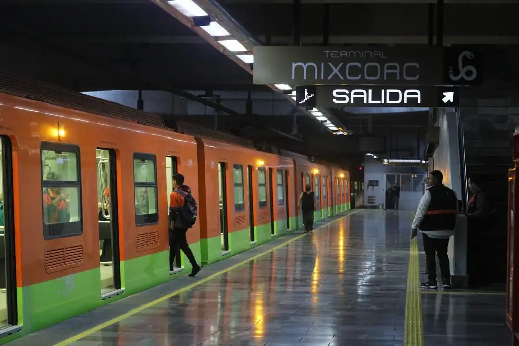 Pruebas para la reapertura del servicio del tramo subterráneo Mixcoac-Atlalilco, en la estación Mixcoac de la Línea 12 del Metro, en la Ciudad de México, el 13 de enero de 2023. Foto Pablo Ramos 




