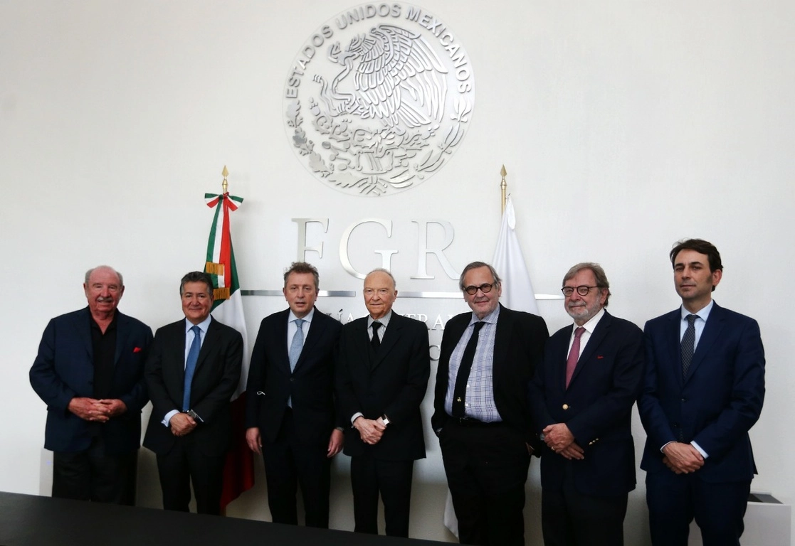 Cuarto de izquierda a derecha, el fiscal Alejandro Gertz Manero, quien estuvo en recuperación luego de una cirugía a la que fue sometido en diciembre. Foto cortesía FGR 