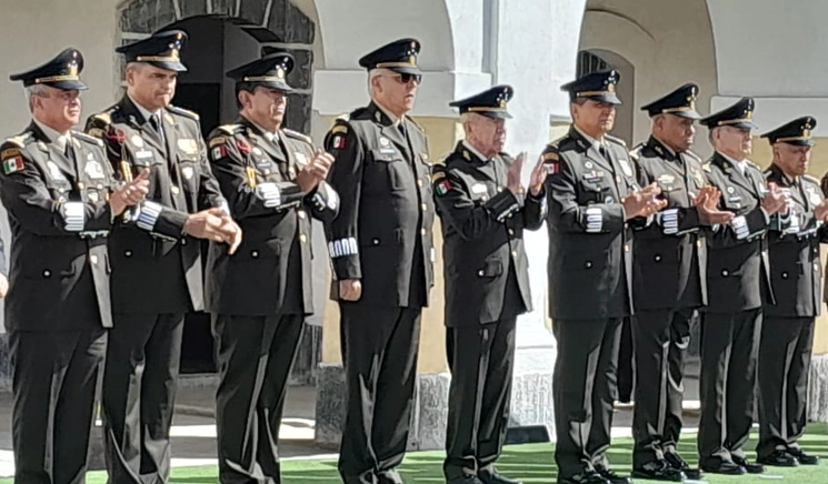 En el marco de los festejos del Bicentenario del Heroico Colegio Militar también estuvieron los dos últimos ex secretarios de la Defensa Nacional, Enrique Cervantes Aguirre y Guillermo Galván Galván Zepeda, el 23 de agosto de 2023. Foto César Arellano 
