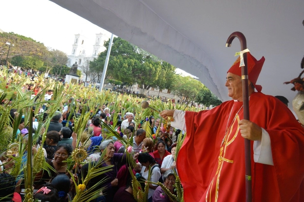 El obispo emérito de la diócesis de Chilpancingo-Chilapa, Salvador Rangel Mendoza, declaró ayer que, en ejercicio de sus derechos constitucionales, no presentará ninguna denuncia "contra las personas que tanto mal me han hecho". Foto Cuartoscuro / Archivo