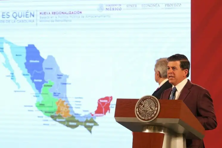 A dos semanas de ser diagnosticado con Covid-19, reapareció el titular de Profeco, Ricardo Sheffield, en la conferencia matutina del presidente Andrés Manuel López Obrador, en Palacio Nacional, el 18 de mayo de 2020. Foto Cuartoscuro