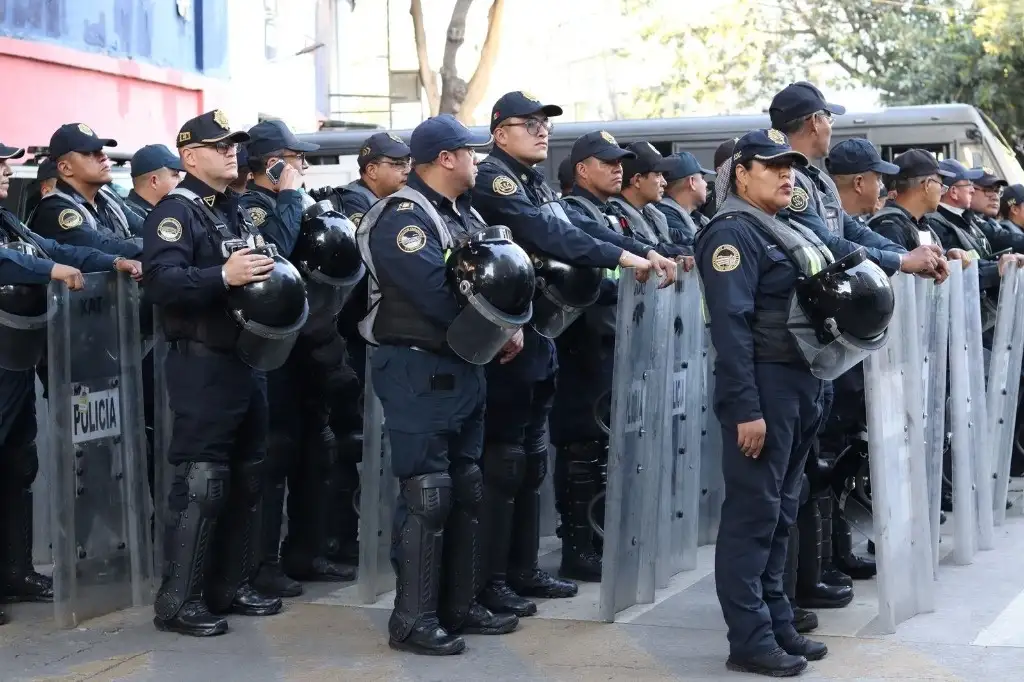 Policías que participaron en el operativo de reapertura del estadio Ciudad de los Deportes. Foto Alcaldía Benito Juárez