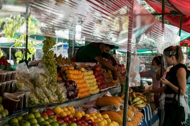 Actividades de un tianguis durante el semáforo naranja. Foto Cuartoscuro