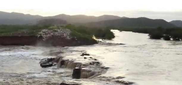 La presa Punta de Agua en Guaymas, Sonora, rebasó los límites de almacenamiento. Foto La Jornada