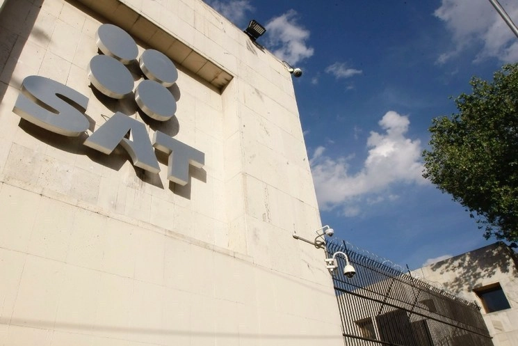 El Servicio de Administración Tributaria tiene como tarea enfrentar el boquete que genera la denominada erosión de la base imponible. Foto Roberto García Ortiz / Archivo