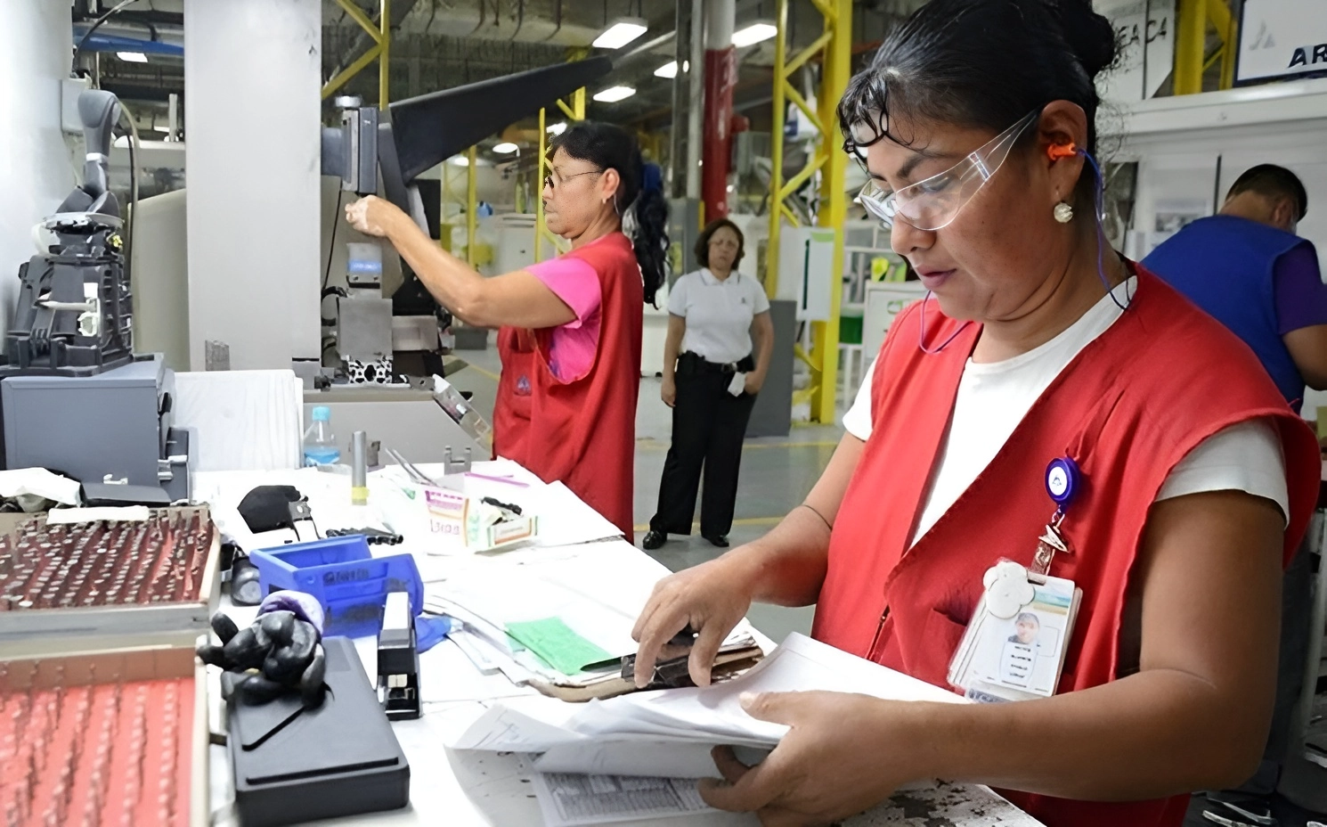 La actividad manufacturera en México recayó 0.26 puntos en septiembre con respecto al mes previo. Foto Cristina Gómez Lima / Archivo