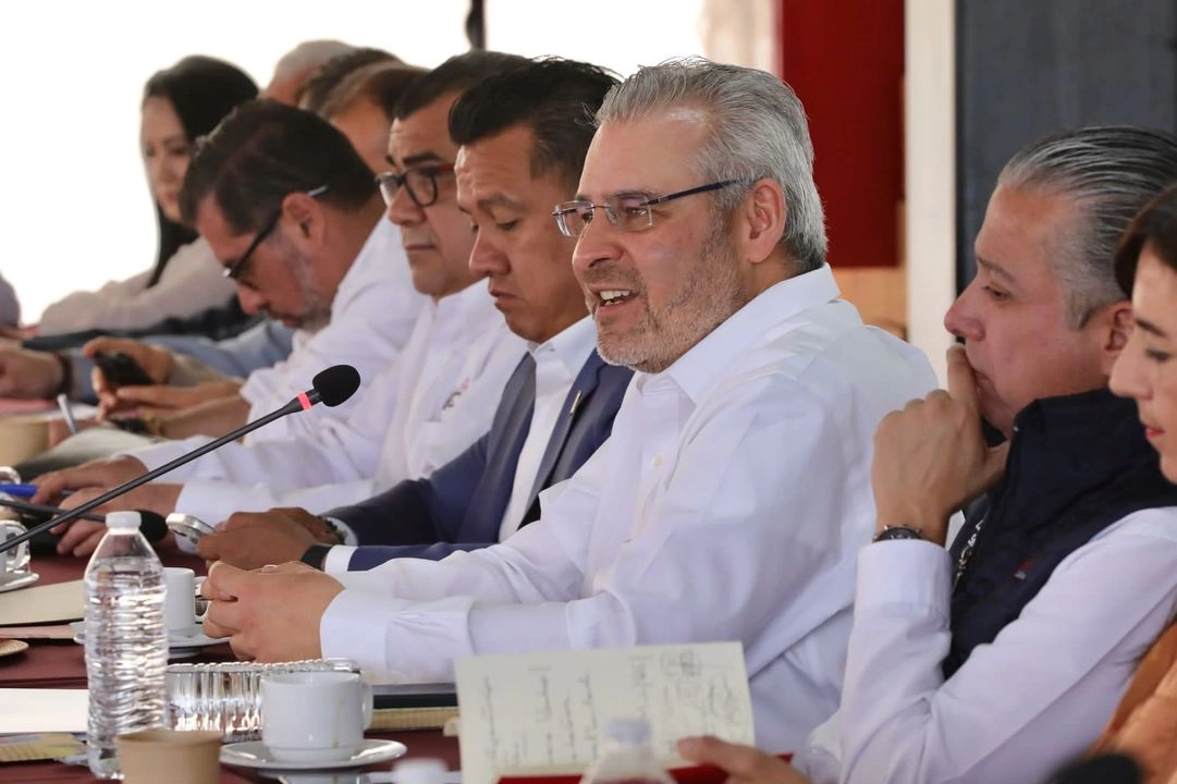 El mandatario estatal enfatizó que es prioritario apoyar a la universidad en todo lo que se pueda e impedir que los transportistas aumentan 40 por ciento del pasaje en combis y urbanos. 