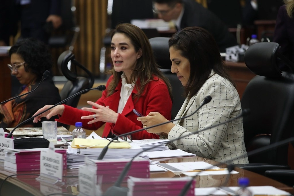 La consejeras del INE Dania Paola Ravel y Claudia Zavala, durante una sesión en el Instituto Nacional Electoral. Foto Yazmín Ortega Cortés / archivo 