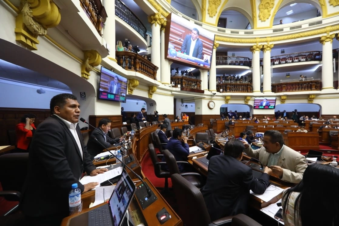Sesión del Pleno del Congreso en la que se rechazó la propuesta para realizar elecciones adelantadas en Perú. Foto tomada de la cuenta de Twitter @congresoperu