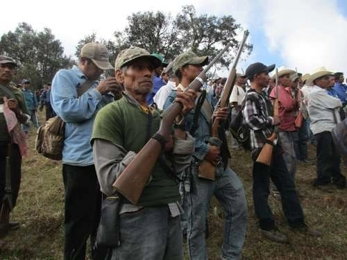 Integrantes de la Coordinadora Regional de Autoridades Comunitarias- Pueblos Fundadores, en imagen de archivo. Foto ‘La Jornada’ 