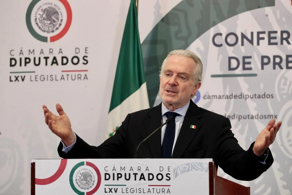 El presidente de la Mesa Directiva de la Cámara de Diputados, Santiago Creel, durante una conferencia de prensa, en noviembre pasado. Foto Roberto García Ortiz 