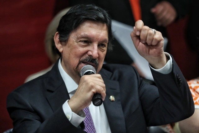 El senador de Morena y líder del Sindicato Minero, Napoleón Gómez Urrutia. Foto Marco Peláez / Archivo