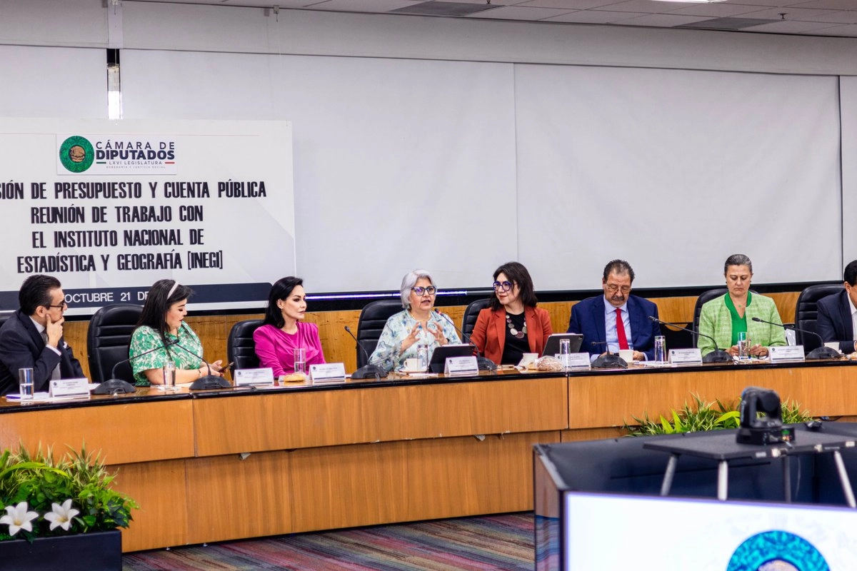 Graciela Márquez Colín, titular del INEGI sostuvo una reunión con diputados donde explicó la metodología que aplica el organismo para realizar censos y mediciones de pobreza. Foto 