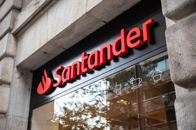  El banco español Santander dijo no haber detectado incumplimiento alguno de las sanciones estadunidenses contra Irán. Foto Europa Press