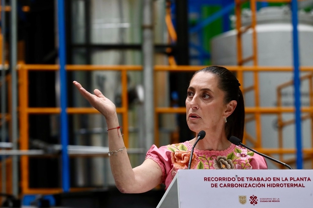 La jefa de Gobierno de la Ciudad de México, Claudia Sheinbaum, dijo que su gobierno jamás va a abandonar a la ciudadanía ni a politizar. Foto Roberto García Ortiz / Archivo