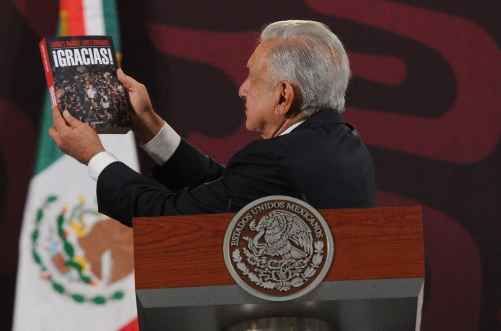 TEPJF rejects reviewing content of AMLO’s book “Thank you”