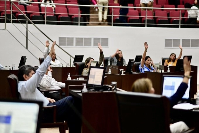 Aspectos de la sesión del Congreso de este miércoles, en imagen tomada de su cuenta de twitter.