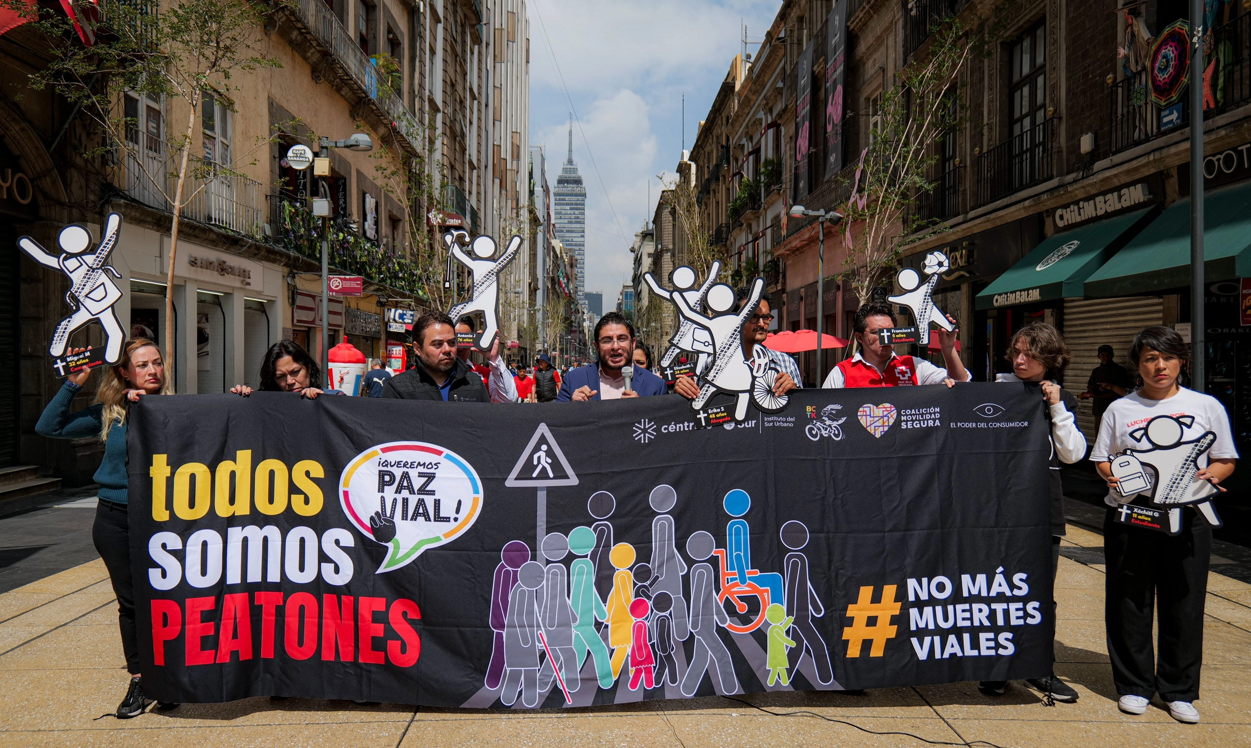 "Es inaceptable que el Congreso de la Ciudad de México no asuma su responsabilidad. No podemos esperar dos años más mientras personas siguen muriendo en las calles”, agregaron.