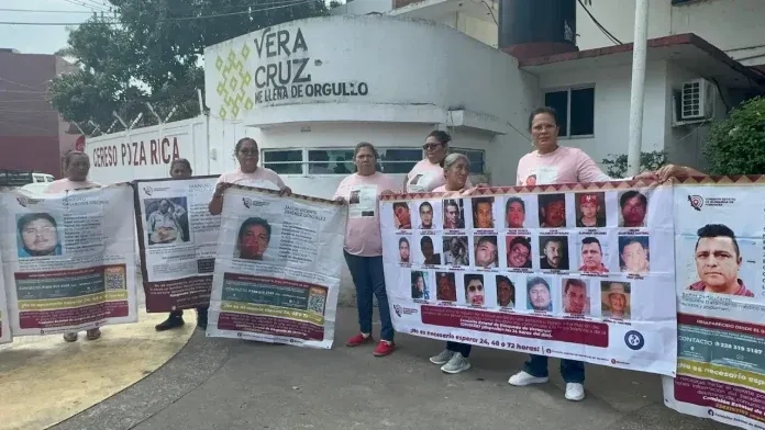 Integrantes de colectivos de búsqueda de personas desaparecidas expresaron su inconformidad con el nombramiento de Lutgarda Madrigal como titular de la Comisión Estatal de Búsqueda de Veracruz. Foto