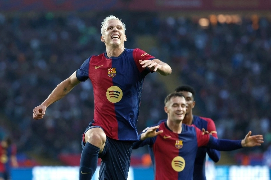 La justicia española rechazó la demanda del FC Barcelona para inscribir a su futbolista Dani Olmo, y el club tiene hasta el 31 de diciembre para encontrar una solución económica o podría perder al centrocampista. Imagen del 3 de noviembre de 2024. Foto Ap