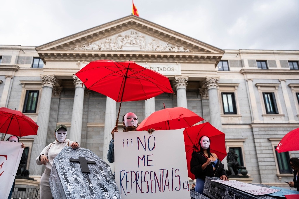 They reject the Spanish authorities’s legislation that prohibits prostitution