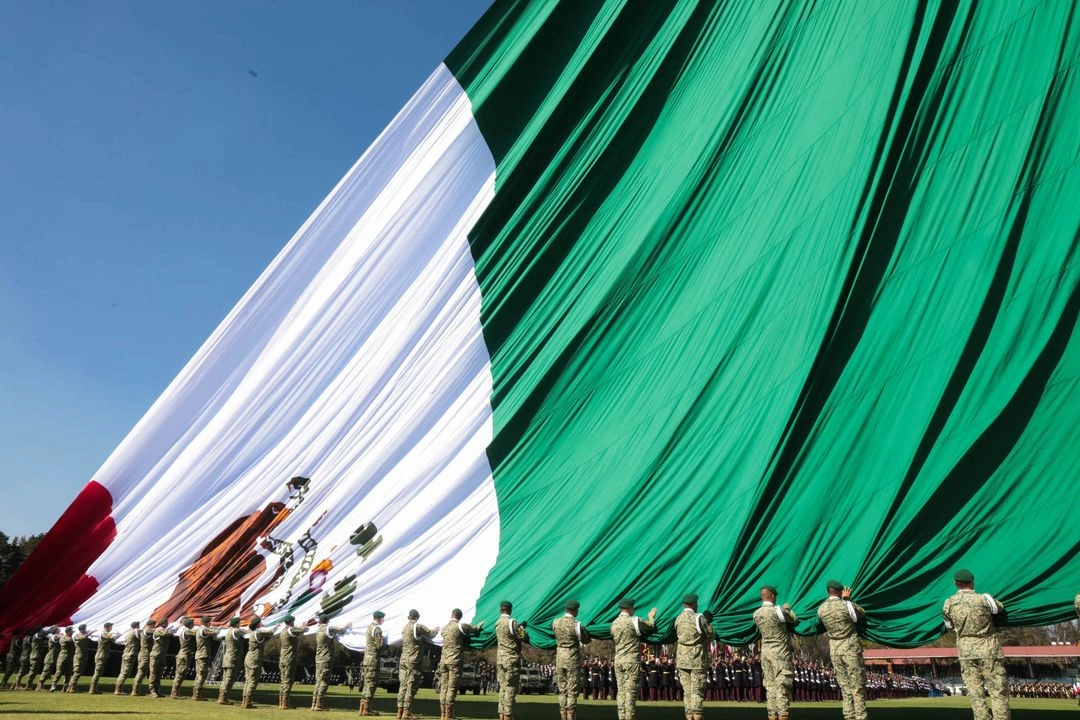 Destacó que hoy en día, con el gobierno de Donald Trump, “hay coordinación, tiene que haber coordinación, somos países iguales, no hay uno sobre otro, y nos coordinamos para la seguridad en ambos lados de la frontera”. Foto 