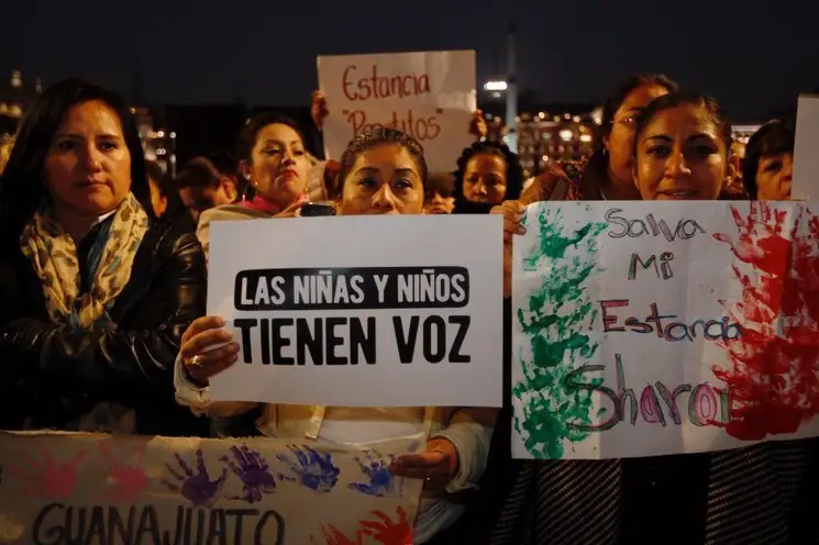 Protesta por el recorte a estancias infantiles en la CDMX.  Foto Cristina Rodríguez / archivo