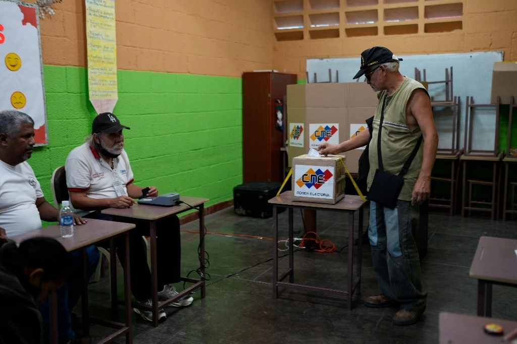 Todas las preguntas fueron aprobadas con más del 90%, dijo el presidente del Consejo Nacional Electoral de Venezuela. Foto Ap