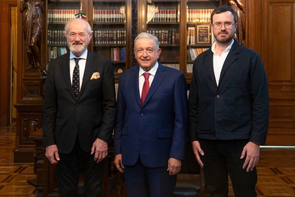 El presidente Andrés Manuel López Obrador recibió en Palacio Nacional a familiares de Julian Assange. Foto tomada de @lopezobrador_
