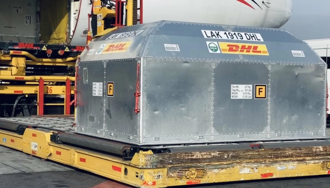 Desembarco de 585 mil dosis de la vacuna de Pfizer-BioNtech en el Aeropuerto Internacional de la Ciudad de México, el 15 de septiembre de 2021. Foto tomada del Twitter de @Birmex