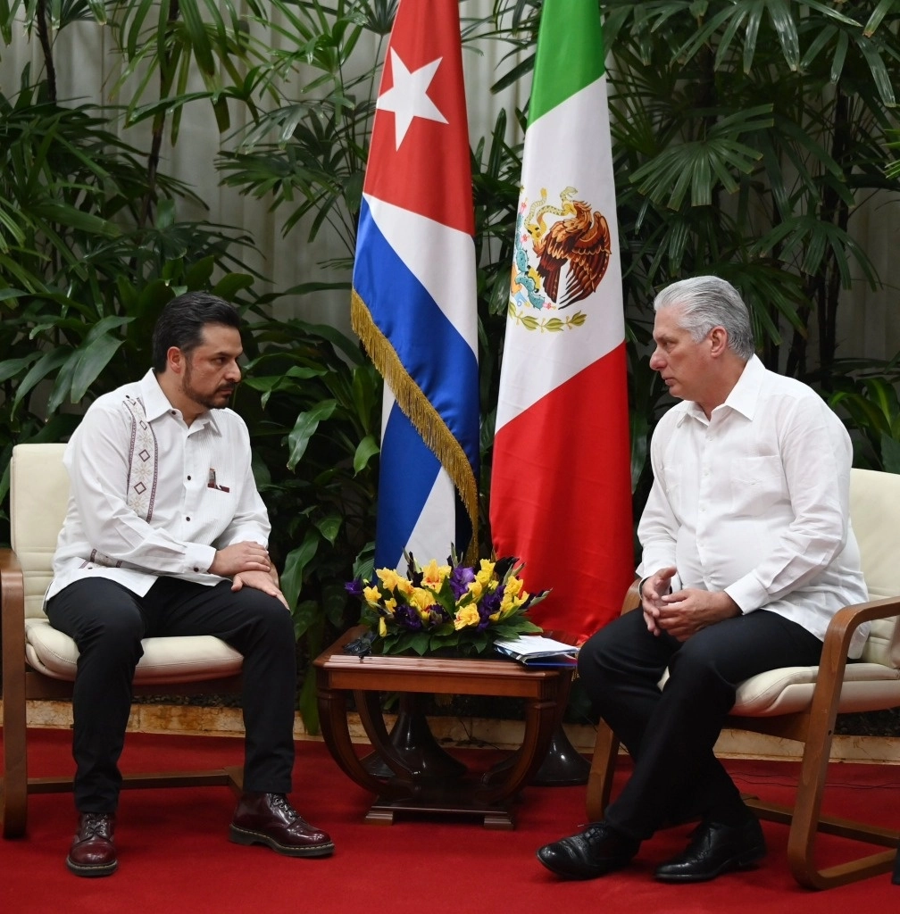 “Recibí a @zoerobledo, a quien trasladé un cálido saludo para el amigo @lopezobrador_”, comentó el mandatario cubano en la plataforma X. Foto @DiazCanelB