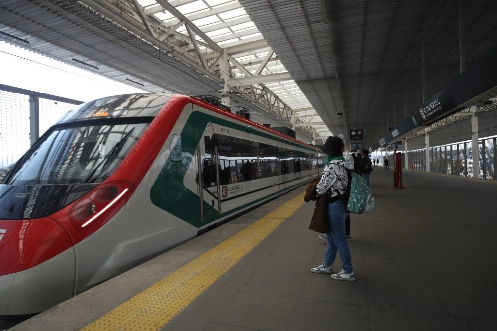 El gobierno recibió cinco propuesta para concretar el servicio de trenes de pasajeros en México. Foto Yazmín Ortega