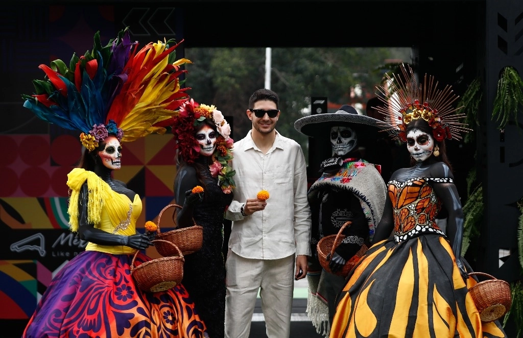 El evento recibió el galardón por la inclusión de elementos tradicionales del Día de Muertos en la ceremonia de inauguración ante los 405 mil asistentes que se registraron durante los tres días en el Autodrómo Hermanos Rodríguez. Foto Víctor Camacho.