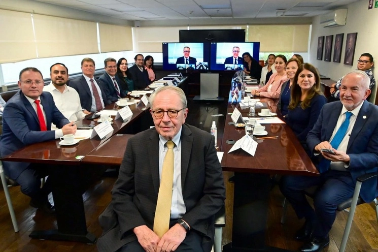 El secretario de Salud, Jorge Alcocer, durante la reunión para dar la bienvenida al nuevo representante de la OPS para México, José Moya Medina. Foto tomada de X @OPSOMSMexico.