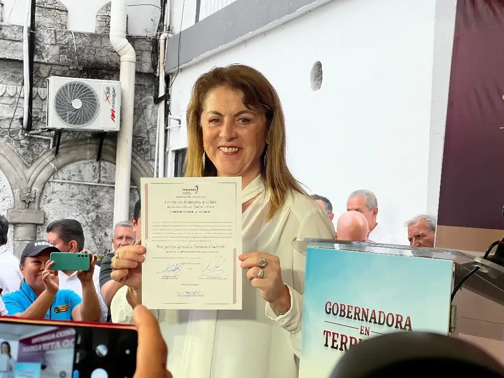 a candidata de la coalición Sigamos Haciendo Historia, Margarita González al gobierno de Morelos recibió la constancia de mayoría. Foto Rubicela Morelos
