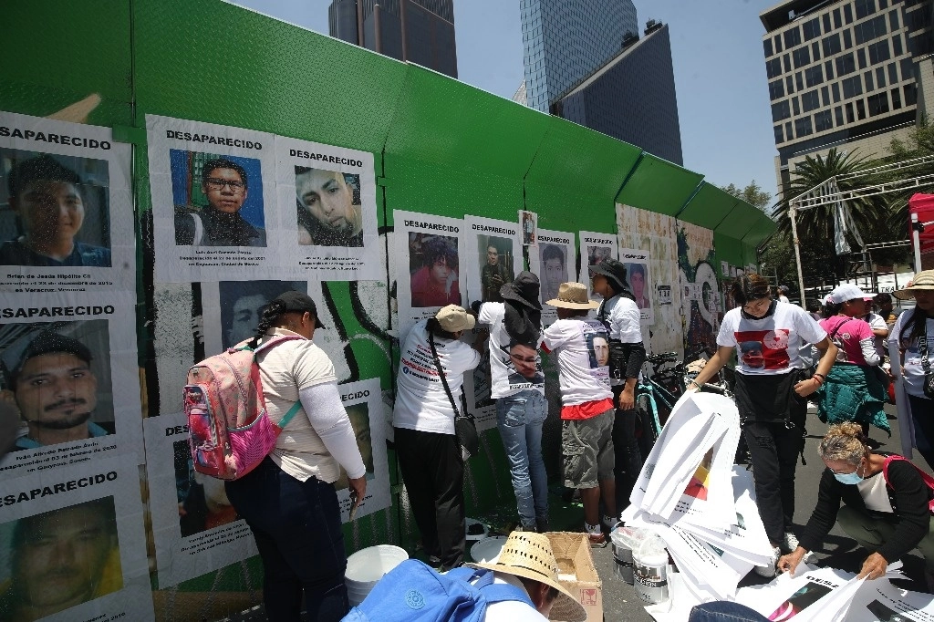 El pasado 30 de agosto, diversos colectivos que conforman la Glorieta de los desaparecidos se manifestaron durante el día internacional de las víctimas de desaparición forzada. Foto Yazmín Ortega Cortés