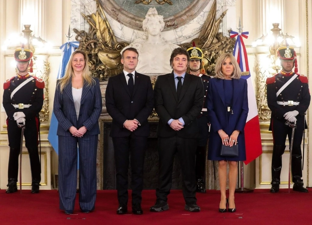 Los dos gobernantes posaron para una foto en el Salón Blanco. Foto  Europa Press