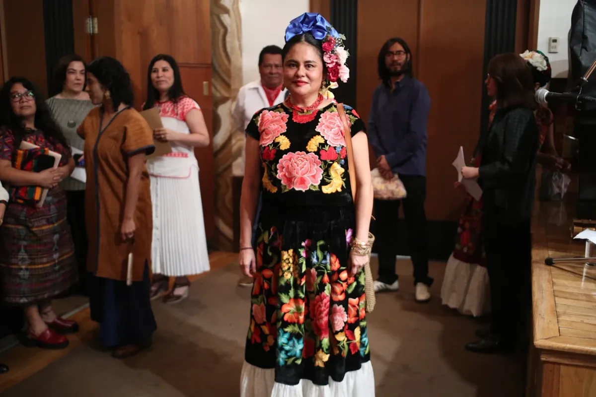 Natalia Toledo dedicó el reconocimiento del Inbal a su “constelación huarache”. Foto