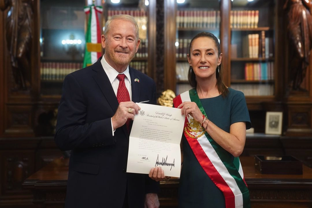 Algunos de los diplomáticos han comenzado a salir de Palacio Nacional tras hacer la entrega formal de las cartas credenciales, lo que los acredita como embajadores de su país en México.
