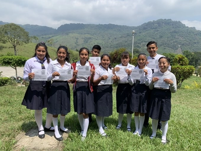 Beneficiarios de las Becas Benito Juárez. Foto tomada de la cuenta de Twitter @AnimasLeticia