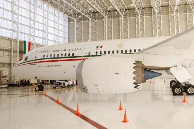 El avión presidencial, un modelo Boeing 787-8. Foto Roberto García Ortiz / Archivo