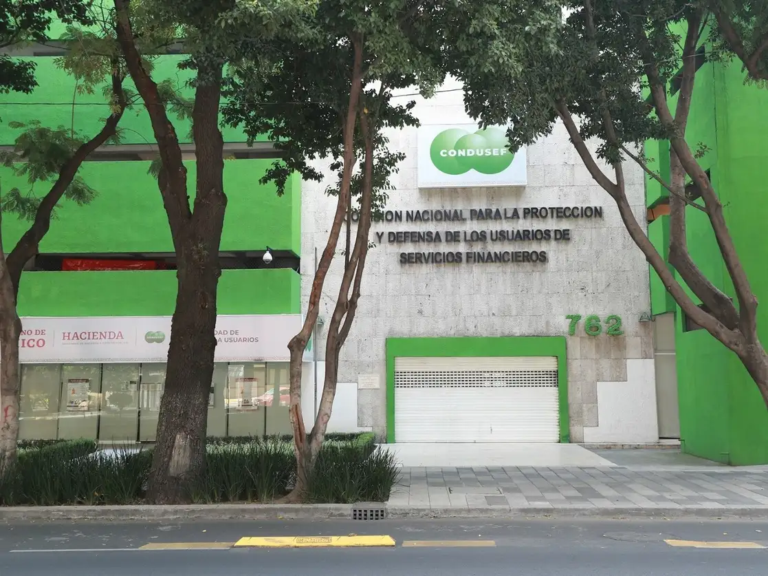 Con cifras tomadas del Registro de despachos de cobranza, la Condusef indicó que se tuvieron un total de 114 mil 887 causas de quejas que corresponden a 16 mil 151 quejosos de 395 instituciones financieras, principalmente de bancos. Foto María Luisa Severiano / Archivo