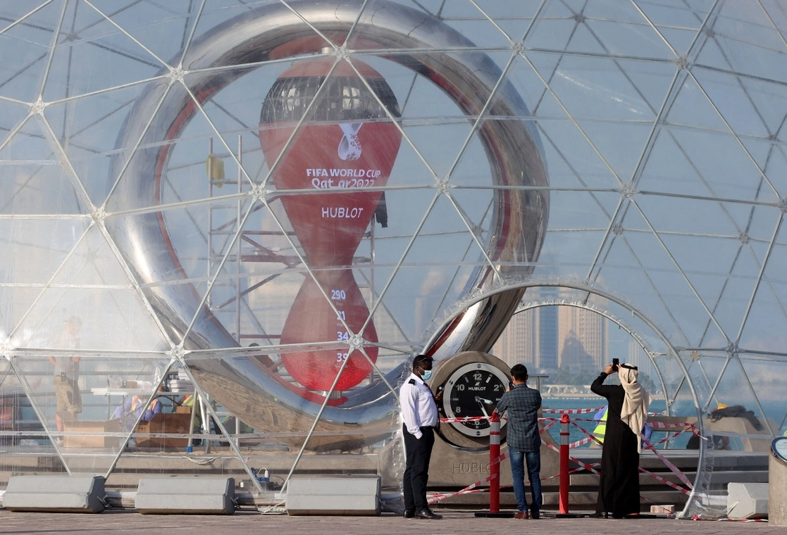 Reloj con la cuenta regresiva para el Mundial de Qatar 2022, que se celebrará en noviembre y diciembre. Foto Afp / Archivo
