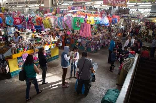 Vista del mercado anexo a la Basílica de Guadalupe, en Gustavo A. Madero. Foto Pablo Ramos / Archivo