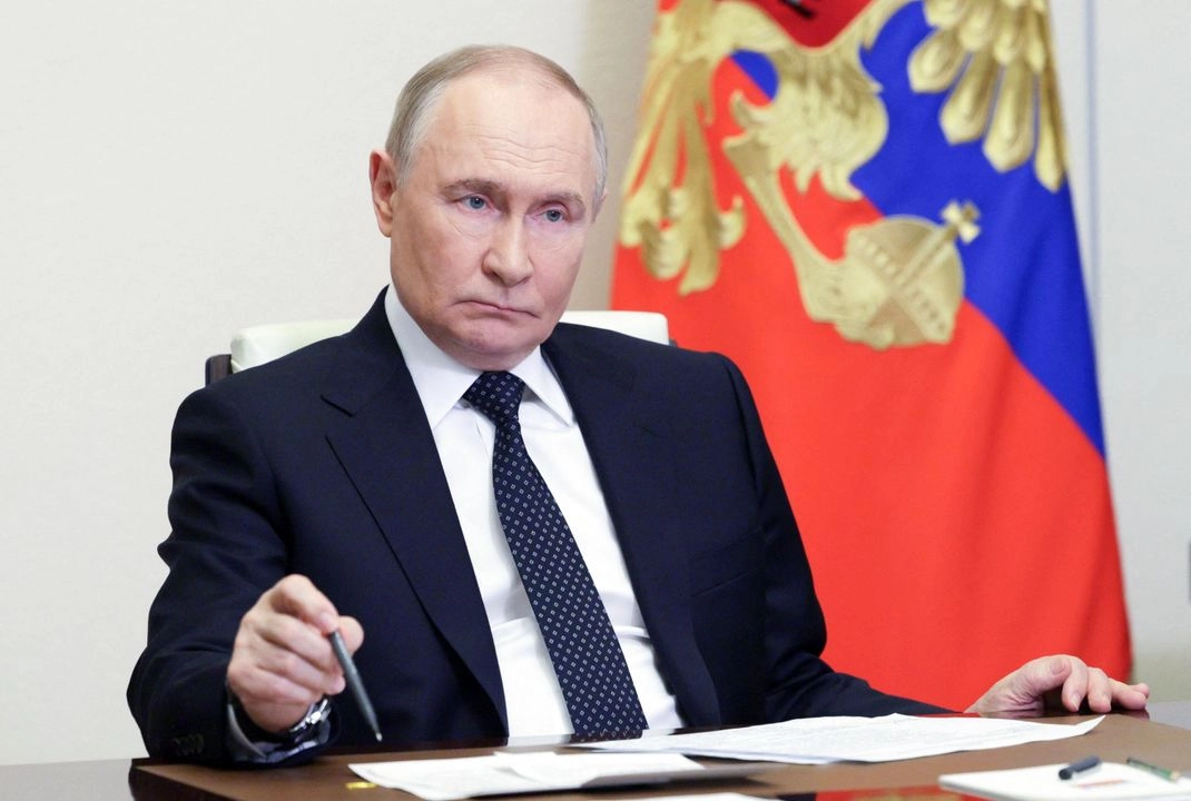 El presidente ruso, Vladímir Putin, preside una reunión con miembros del gobierno por videoconferencia en la residencia estatal de Novo-Ogaryovo, a las afueras de Moscú, el 4 de junio de 2025. Foto