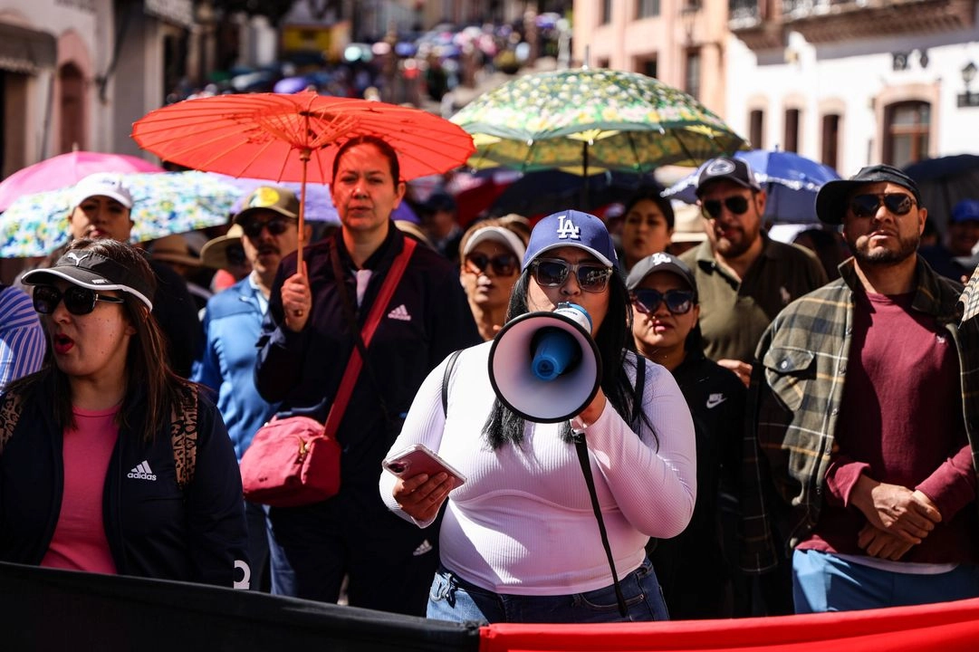Ante las presiones del gobierno estatal, lamentó el líder sindical, los maestros y trabajadores del plantel COBAEZ del municipio de Miguel Auza aceptaron reanudar las clases en su centro escolar, “por lo que respetamos su decisión, mientras que los 40 restantes planteles estamos parados”. Foto 